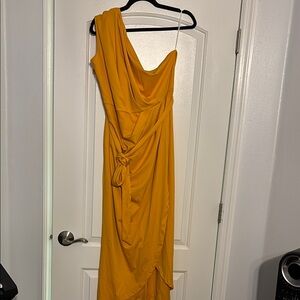 SHEIN Gold One Shoulder Sleeveless Gown